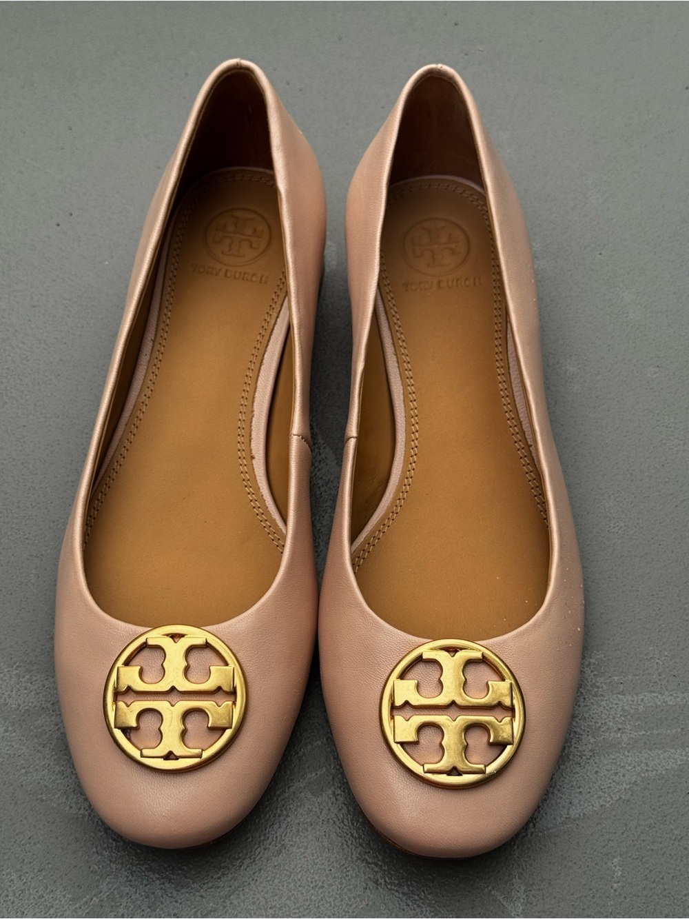 Tory Burch New Leather Gold Logo Round-Toe Ballet Flats Size 8 In Sea Shell Pink